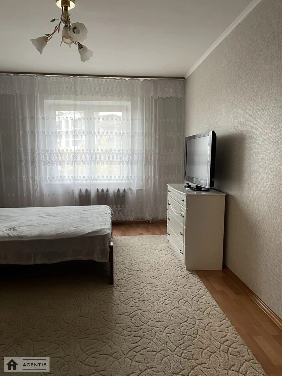 Apartment for rent. 1 room, 53 m², 3rd floor/16 floors. 32, Lyskivska vul., Kyiv. 