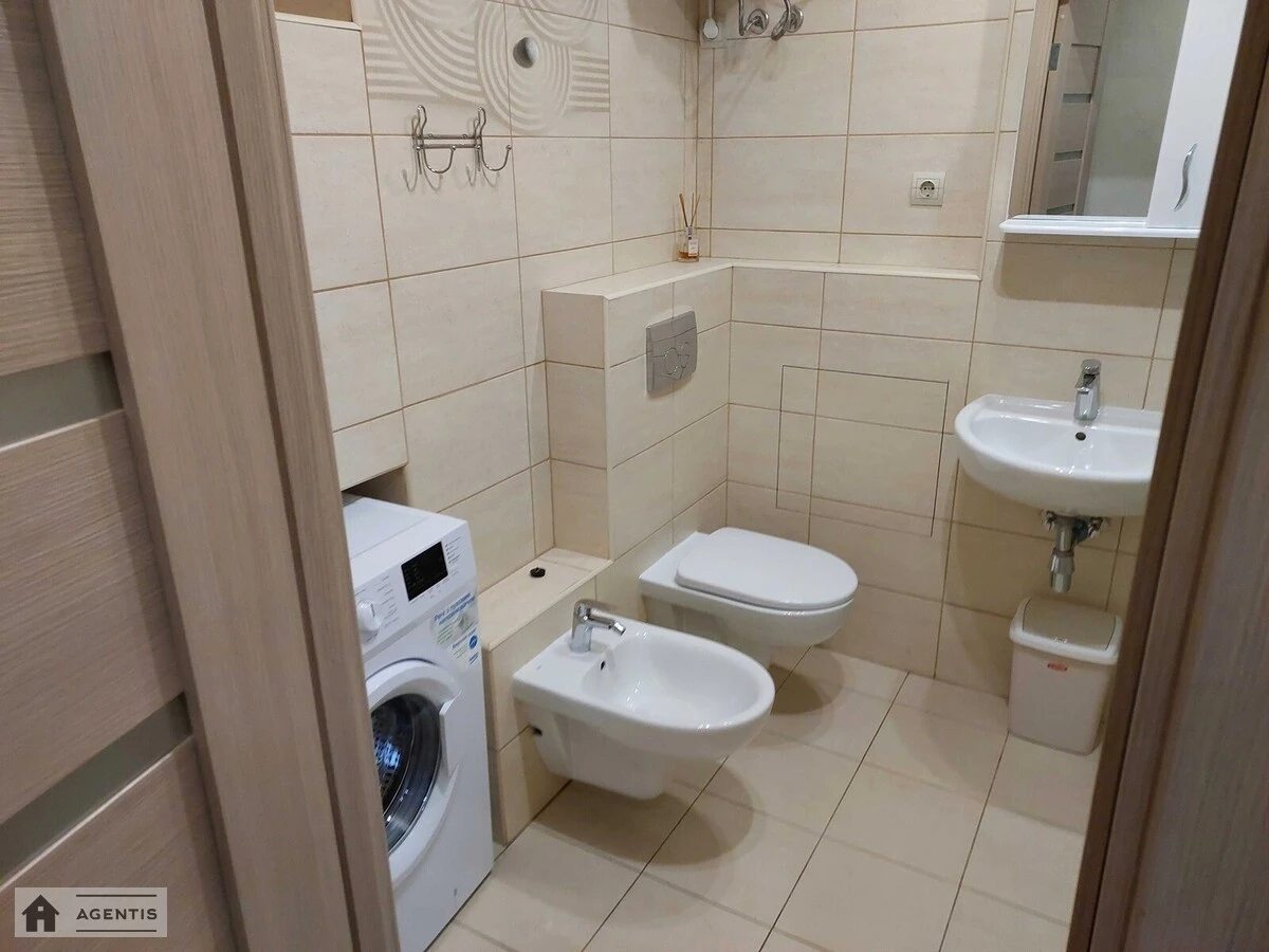 Apartment for rent. 1 room, 40 m², 7th floor/14 floors. Beresteyskyy prosp. Peremohy, Kyiv. 