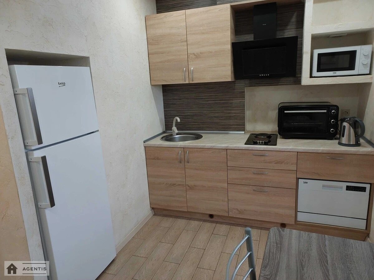 Apartment for rent. 1 room, 40 m², 7th floor/14 floors. Beresteyskyy prosp. Peremohy, Kyiv. 