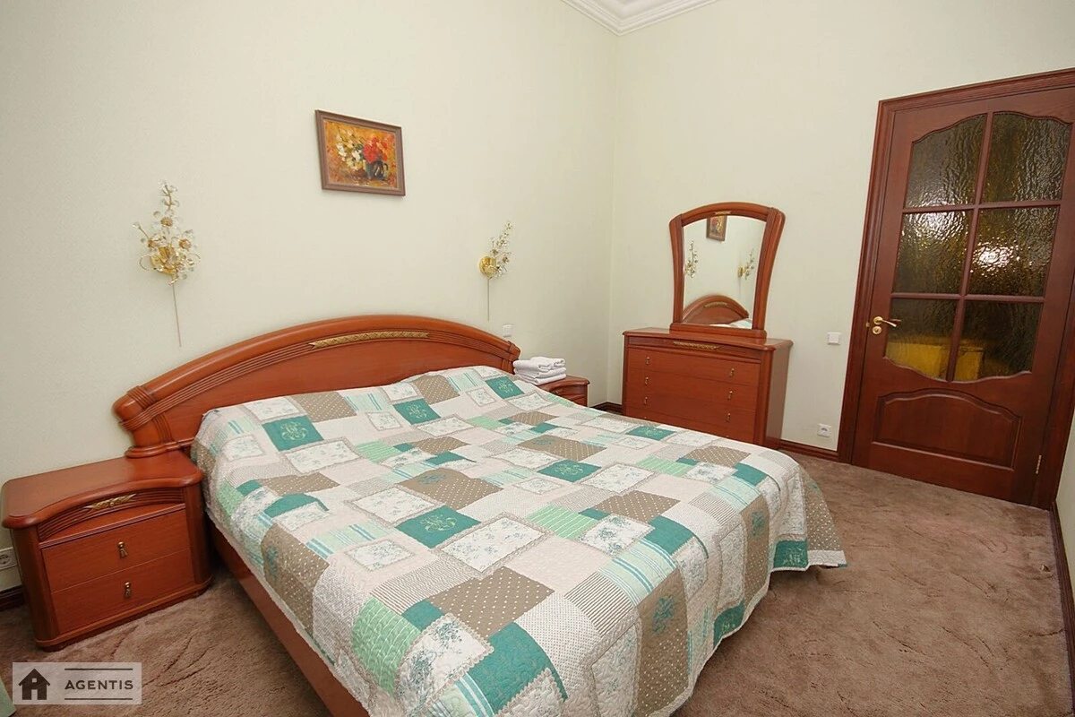 Сдам квартиру. 3 rooms, 80 m², 4th floor/6 floors. Михайловская, Киев. 