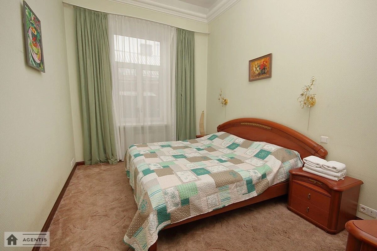 Сдам квартиру. 3 rooms, 80 m², 4th floor/6 floors. Михайловская, Киев. 