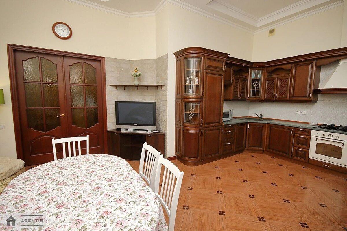 Здам квартиру. 3 rooms, 80 m², 4th floor/6 floors. Михайлівська, Київ. 