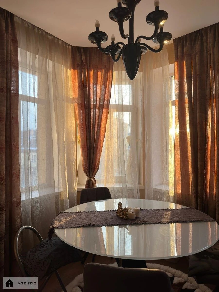 Apartment for rent. 2 rooms, 65 m², 5th floor/8 floors. Budivelnykiv, Kyiv. 