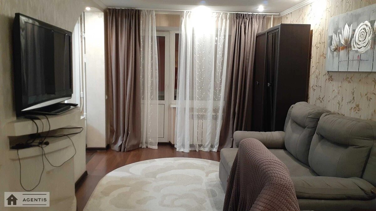 Apartment for rent. 2 rooms, 46 m², 4th floor/5 floors. Iryny Bekeshkinoyi vul. Henerala Karbysheva, Kyiv. 