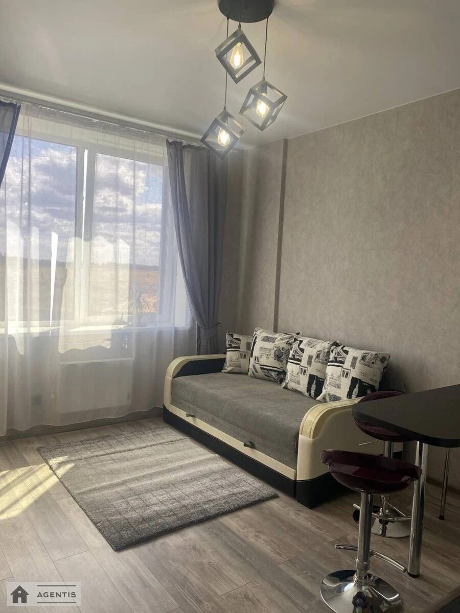 Сдам квартиру. 1 room, 24 m², 2nd floor/4 floors. Шевченка, Киев. 