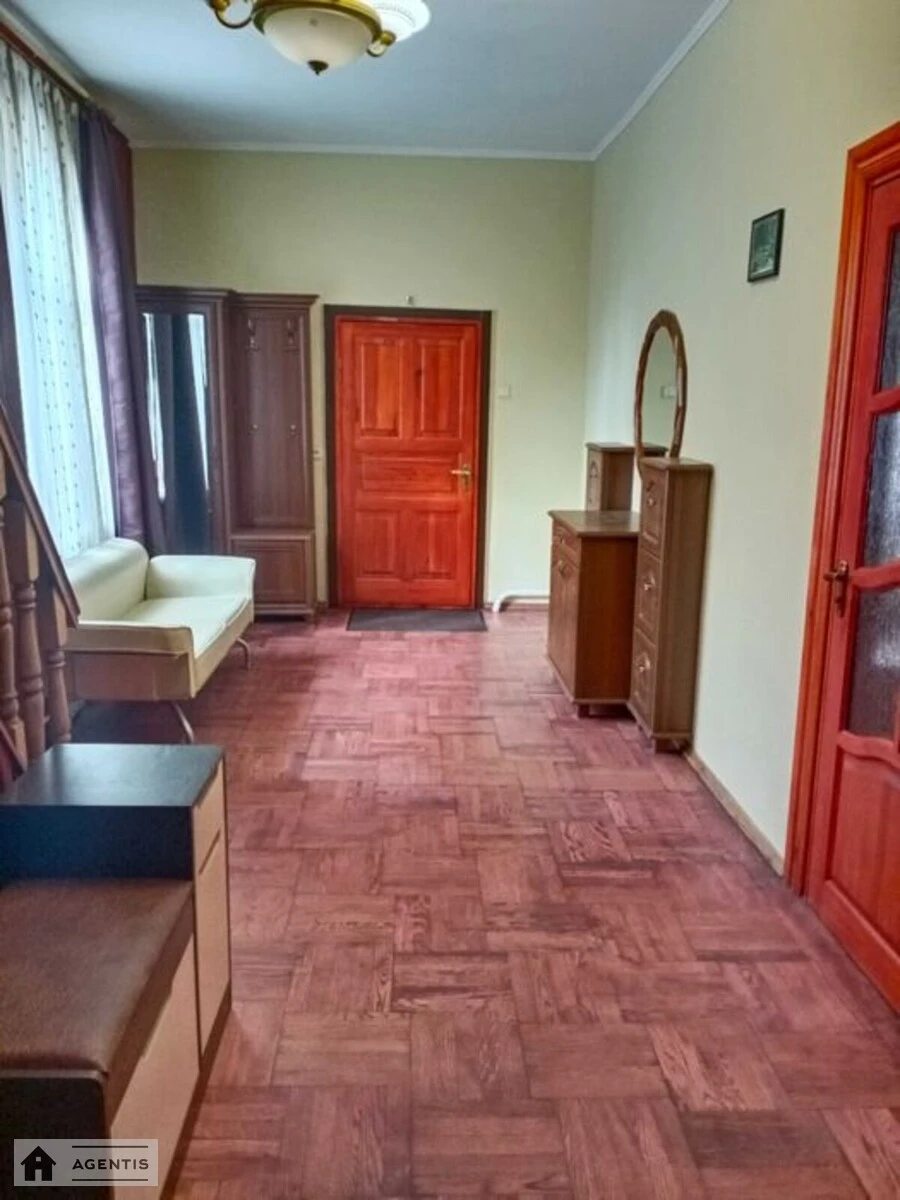 Apartment for rent. 5 rooms, 250 m², 4th floor/4 floors. Haydamatska vul. Volzka, Kyiv. 
