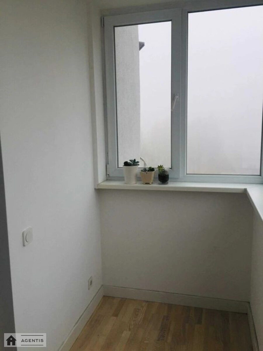 Apartment for rent. 1 room, 50 m², 7th floor/25 floors. 7, Revutckogo 7, Kyiv. 