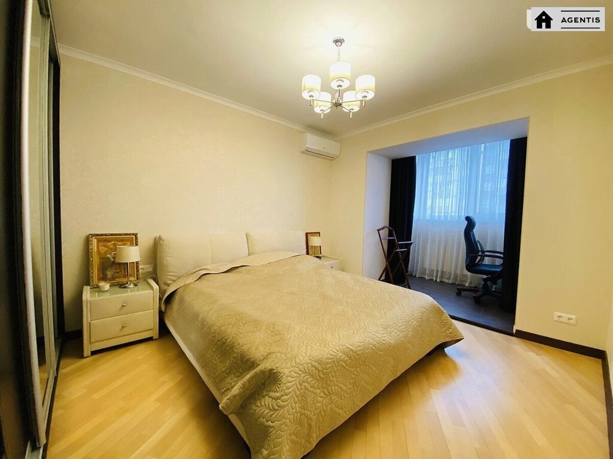 Сдам квартиру. 3 rooms, 110 m², 8th floor/17 floors. 7, Подгорная 7, Киев. 