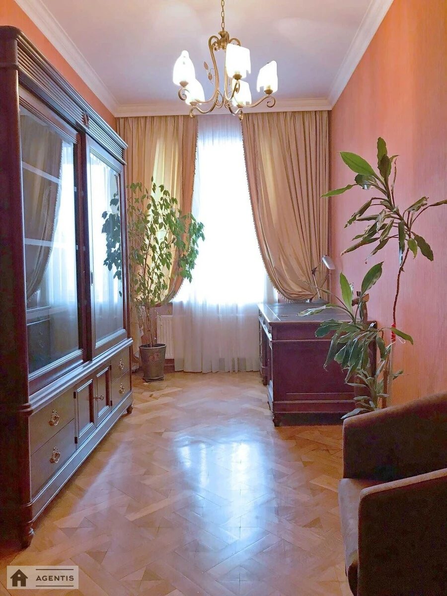 Apartment for rent. 3 rooms, 135 m², 4th floor/17 floors. 2, Moldavska 2, Kyiv. 