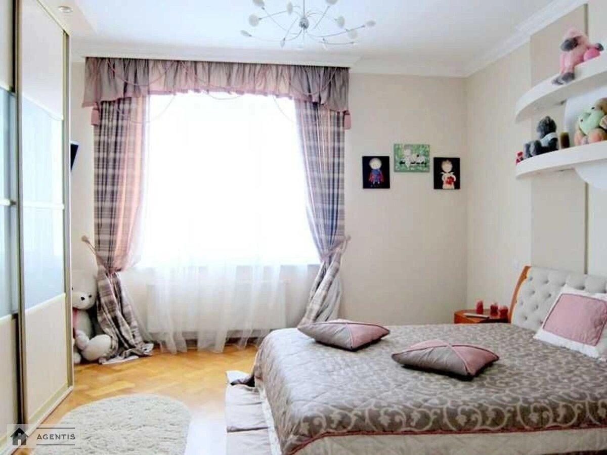 Apartment for rent. 3 rooms, 135 m², 4th floor/17 floors. 2, Moldavska 2, Kyiv. 