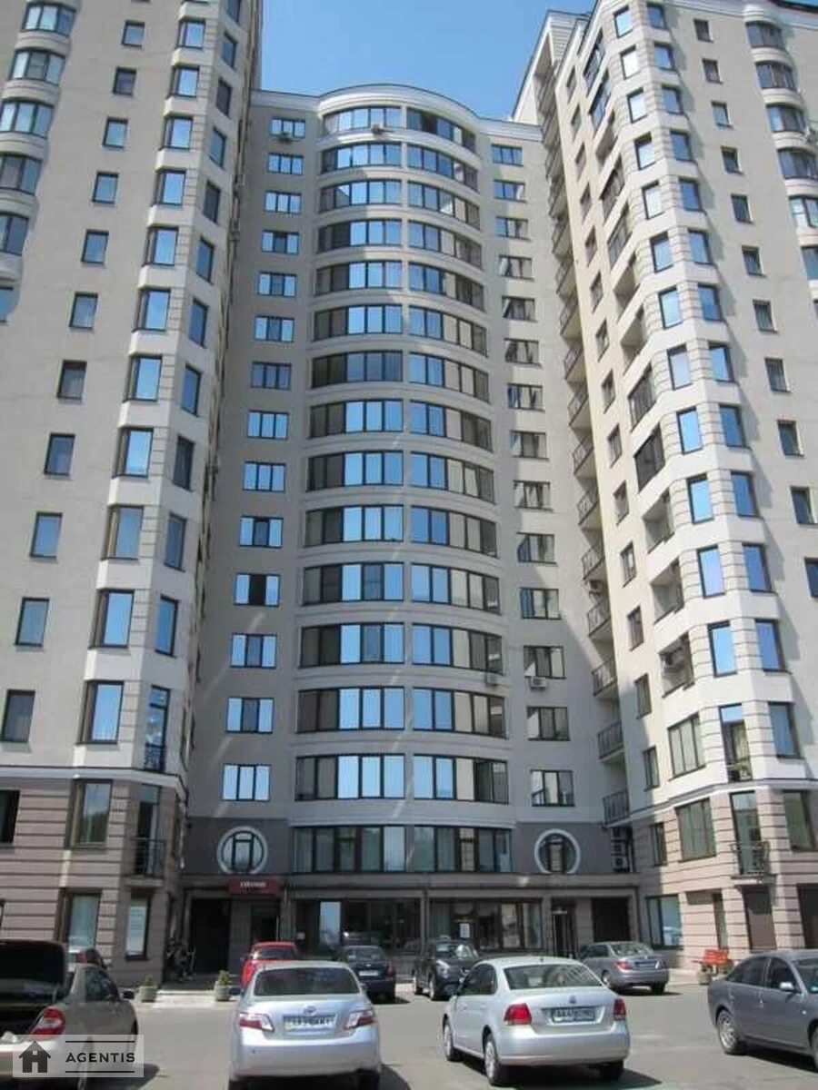 Apartment for rent. 3 rooms, 135 m², 4th floor/17 floors. 2, Moldavska 2, Kyiv. 