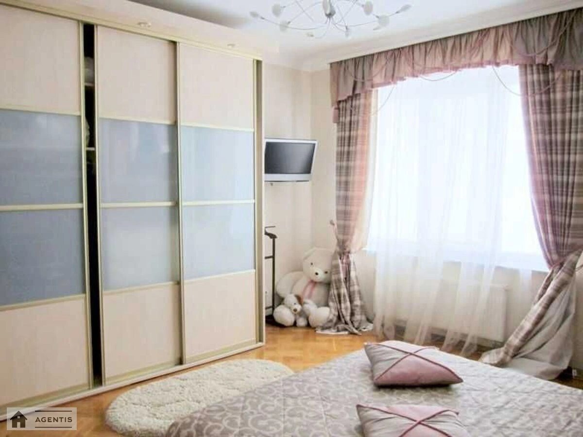 Apartment for rent. 3 rooms, 135 m², 4th floor/17 floors. 2, Moldavska 2, Kyiv. 