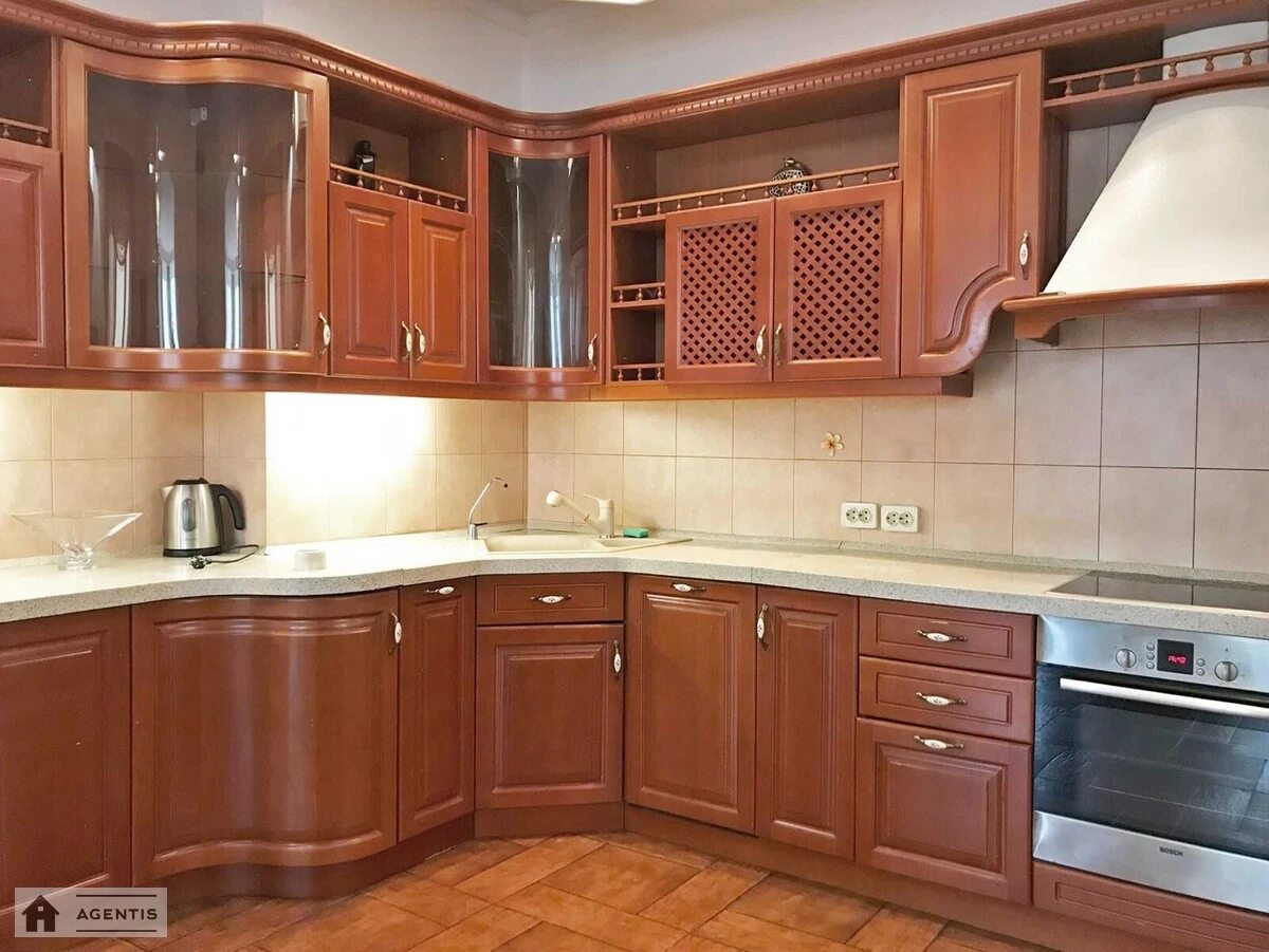 Apartment for rent. 3 rooms, 135 m², 4th floor/17 floors. 2, Moldavska 2, Kyiv. 