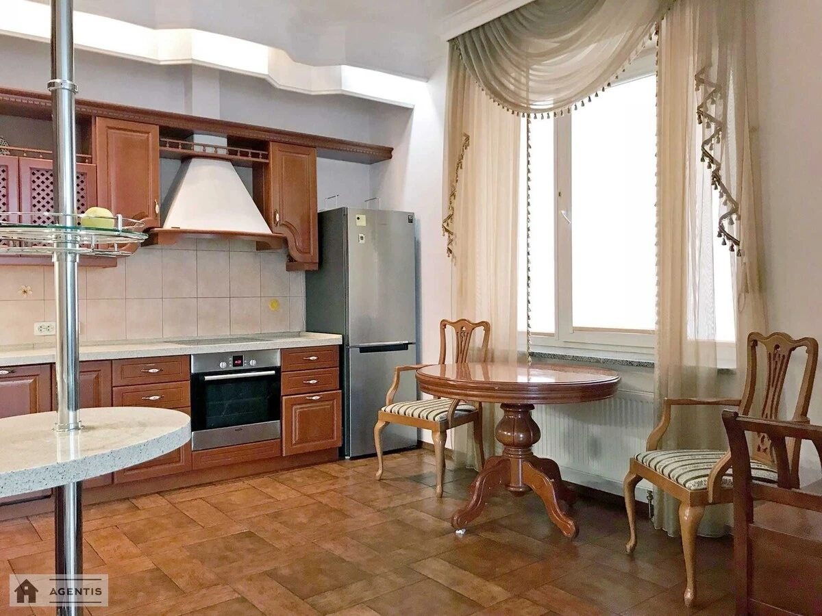 Apartment for rent. 3 rooms, 135 m², 4th floor/17 floors. 2, Moldavska 2, Kyiv. 