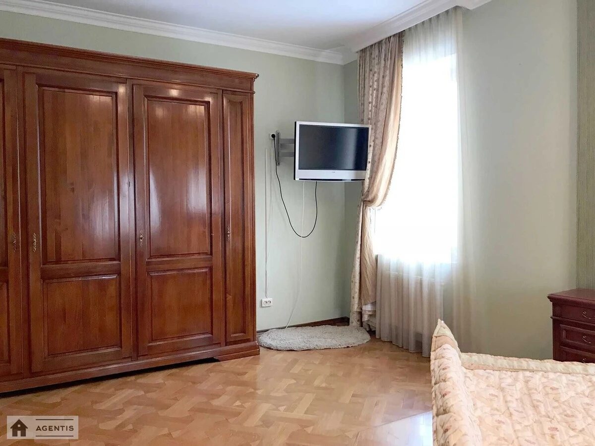 Apartment for rent. 3 rooms, 135 m², 4th floor/17 floors. 2, Moldavska 2, Kyiv. 