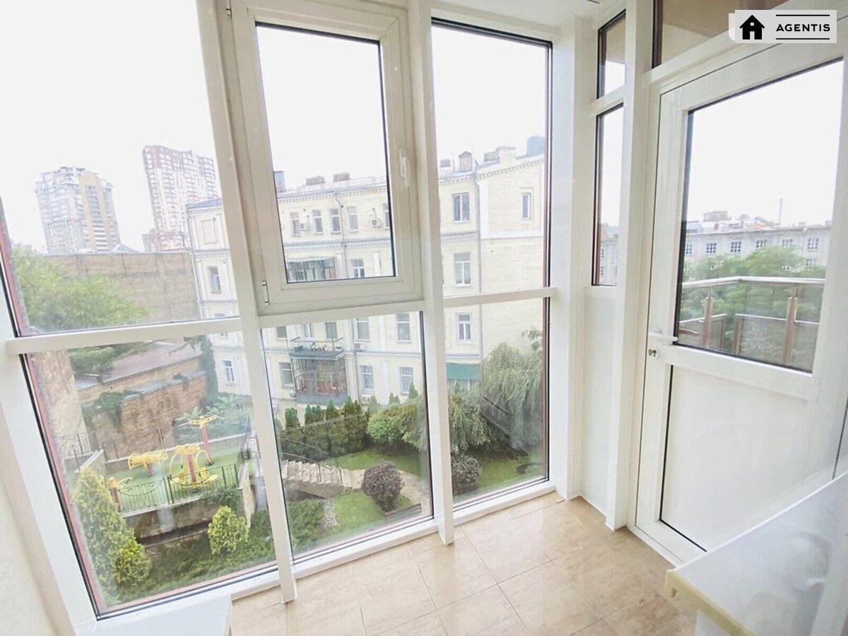 Apartment for rent. 3 rooms, 147 m², 3rd floor/23 floors. 27, Tarasa Shevchenka bulv., Kyiv. 