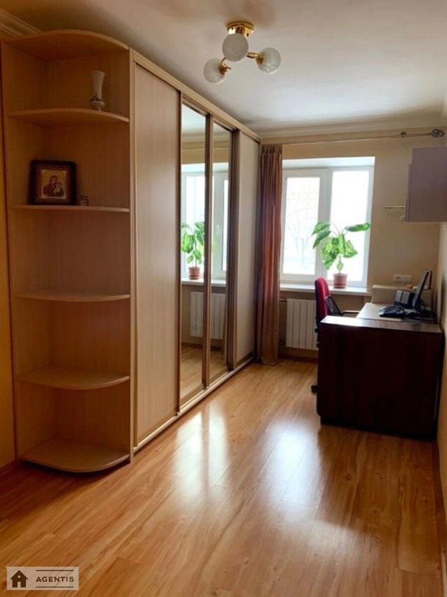 Apartment for rent. 2 rooms, 43 m², 2nd floor/5 floors. 15, Leonida Kadenyuka prosp. Yuriya Haharina, Kyiv. 