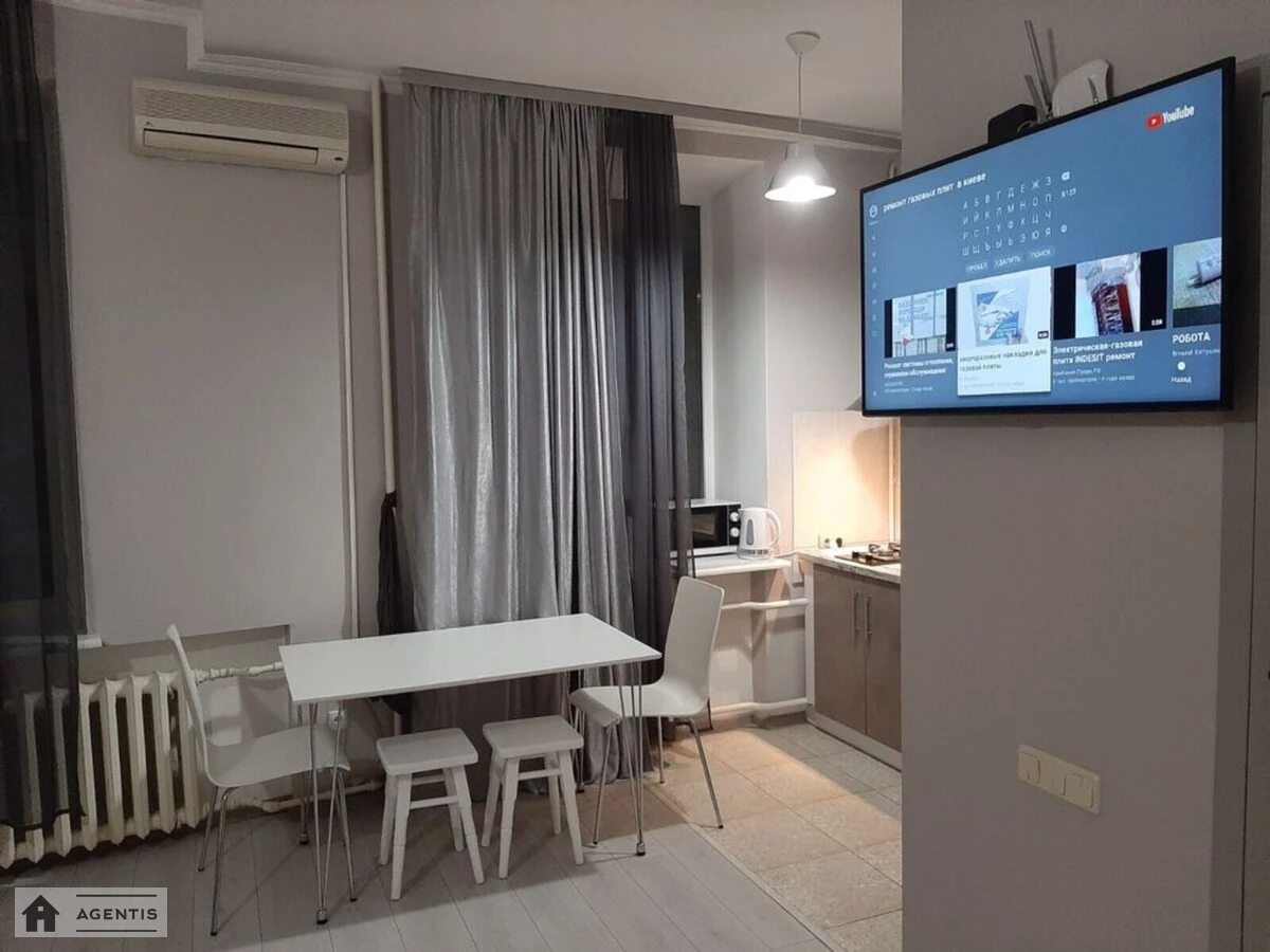Apartment for rent. 1 room, 37 m², 2nd floor/6 floors. 1, Sofijivska 1, Kyiv. 