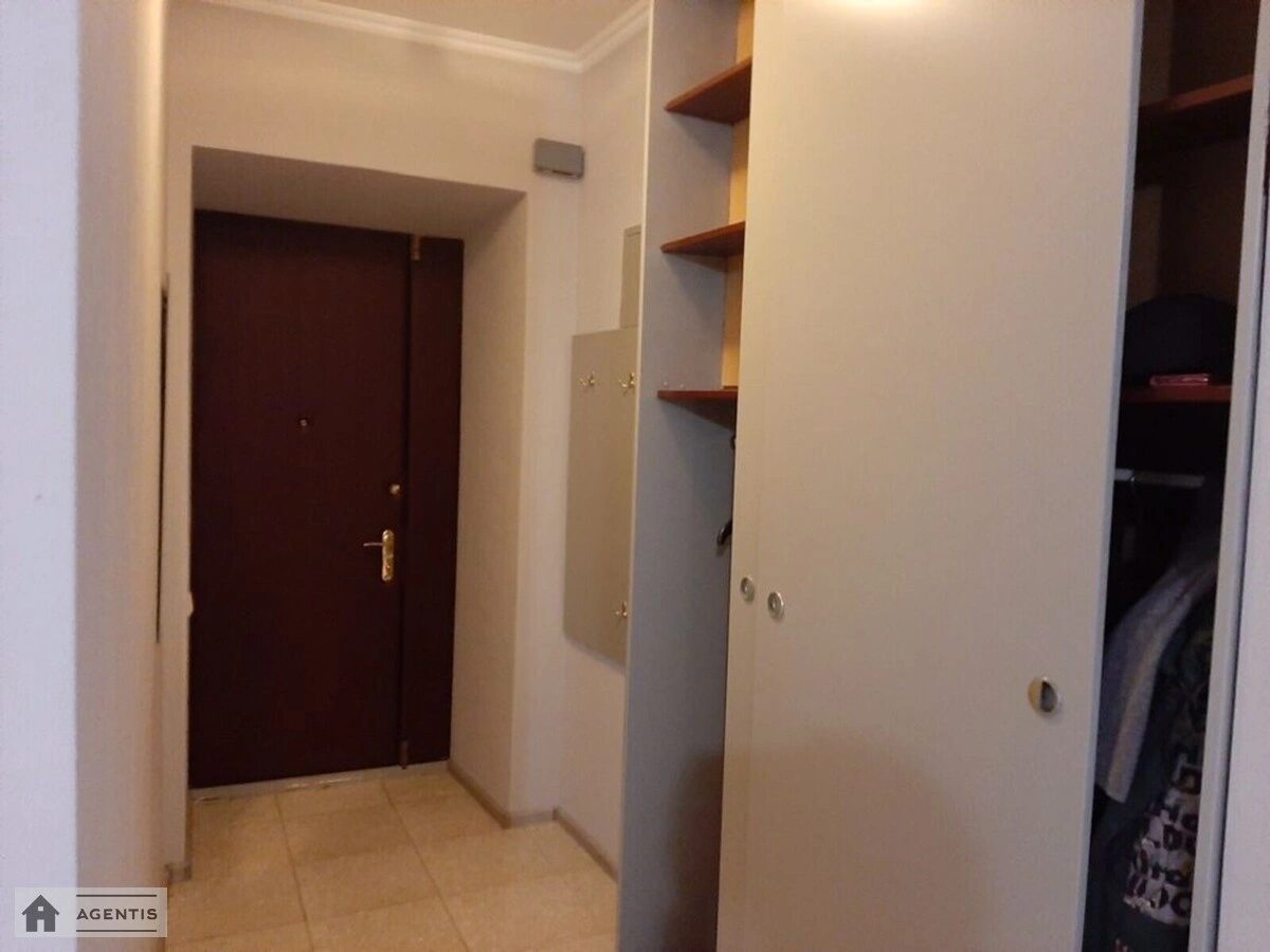 Apartment for rent. 1 room, 37 m², 2nd floor/6 floors. 1, Sofijivska 1, Kyiv. 