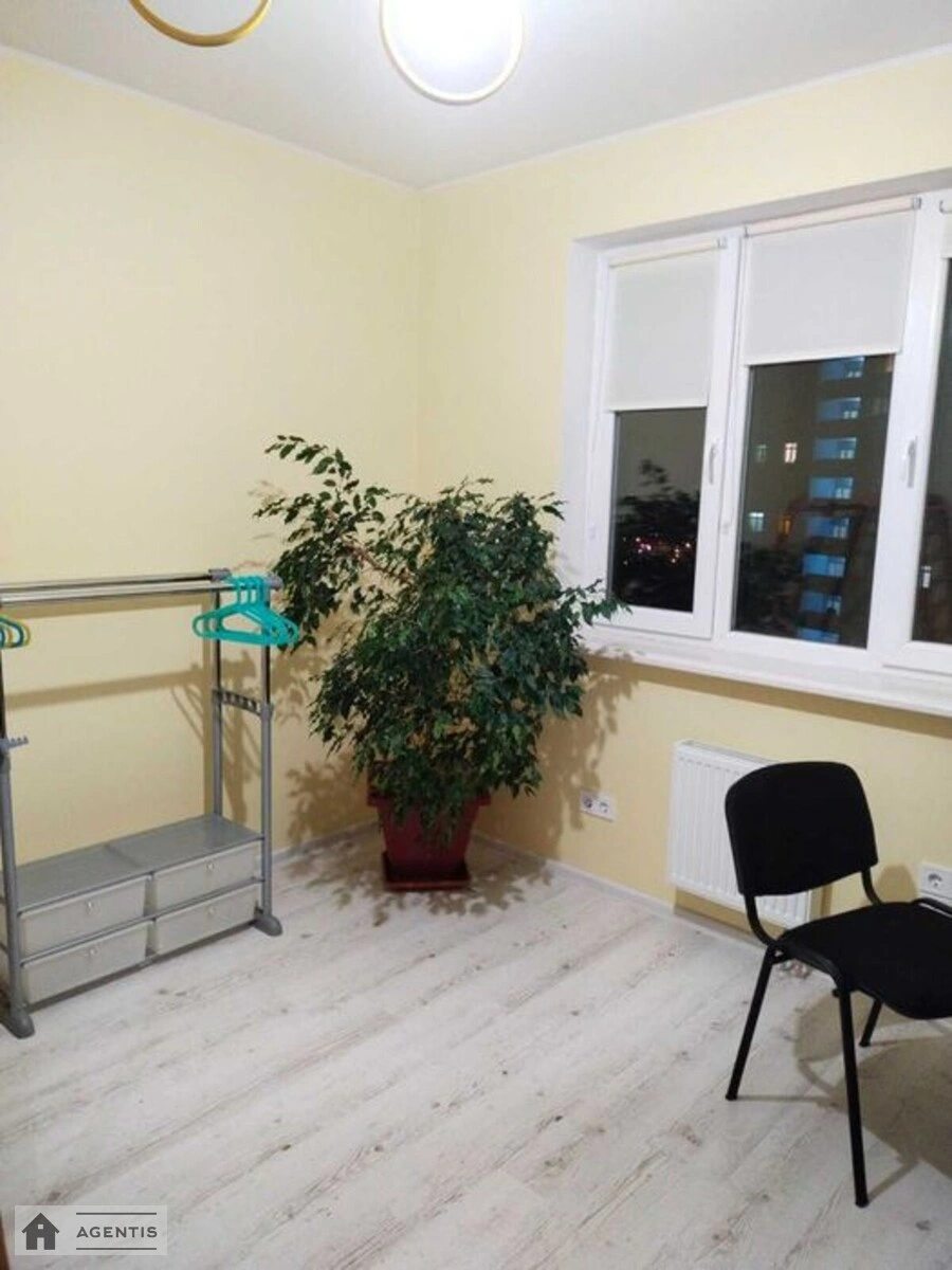 Apartment for rent. 3 rooms, 74 m², 18 floor/26 floors. Voskresenska, Kyiv. 