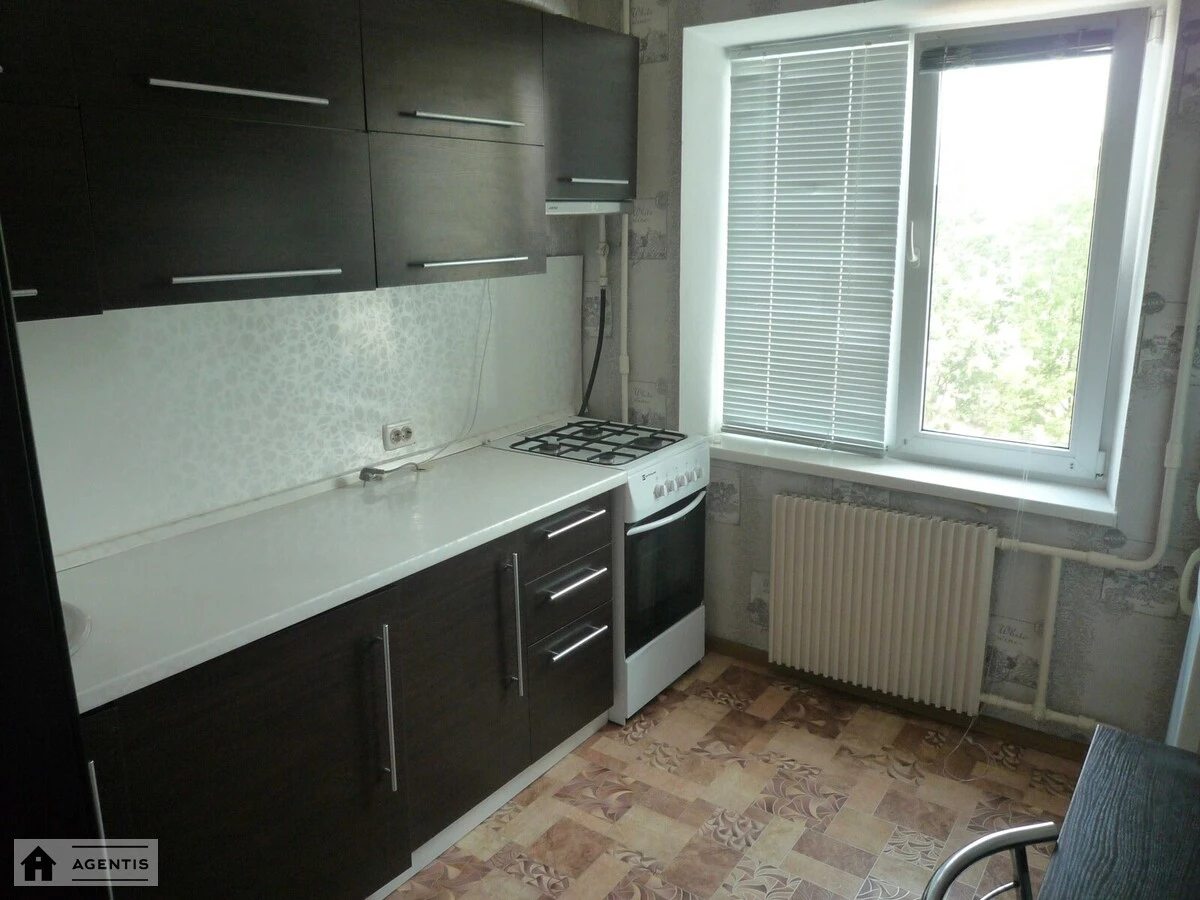 Apartment for rent. 2 rooms, 50 m², 4th floor/9 floors. Levka Lukyanenka vul. Marshala Tymoshenka, Kyiv. 