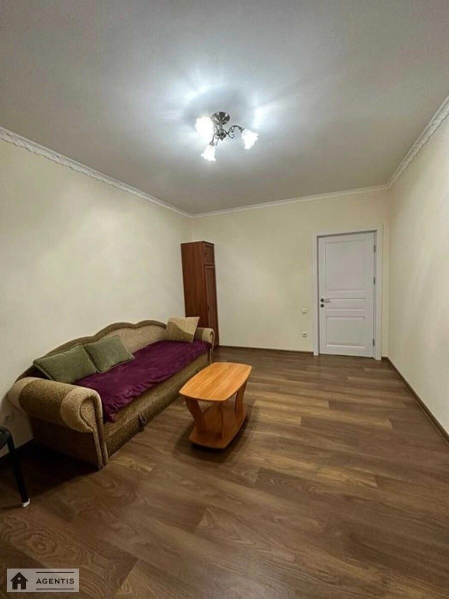 Apartment for rent. 3 rooms, 86 m², 1st floor/7 floors. Akademika Lebedyeva vul., Kyiv. 