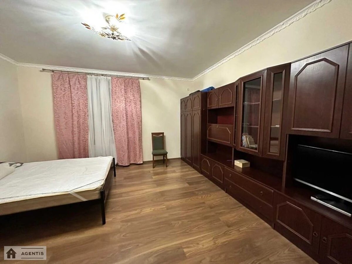 Сдам квартиру. 3 rooms, 86 m², 1st floor/7 floors. Академіка Лебедєва вул., Киев. 