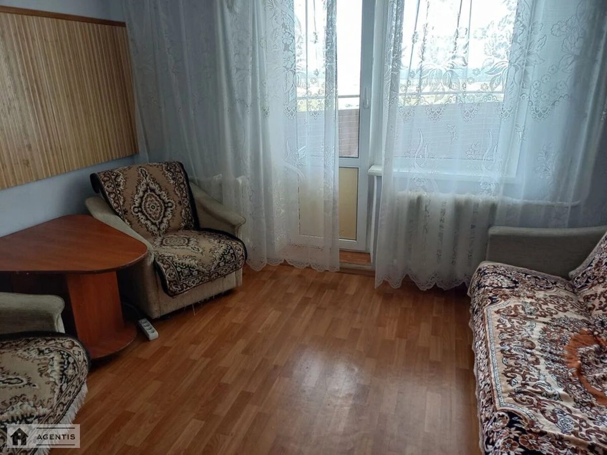 Apartment for rent. 4 rooms, 98 m², 19 floor/23 floors. 19, Miloslavska 19, Kyiv. 