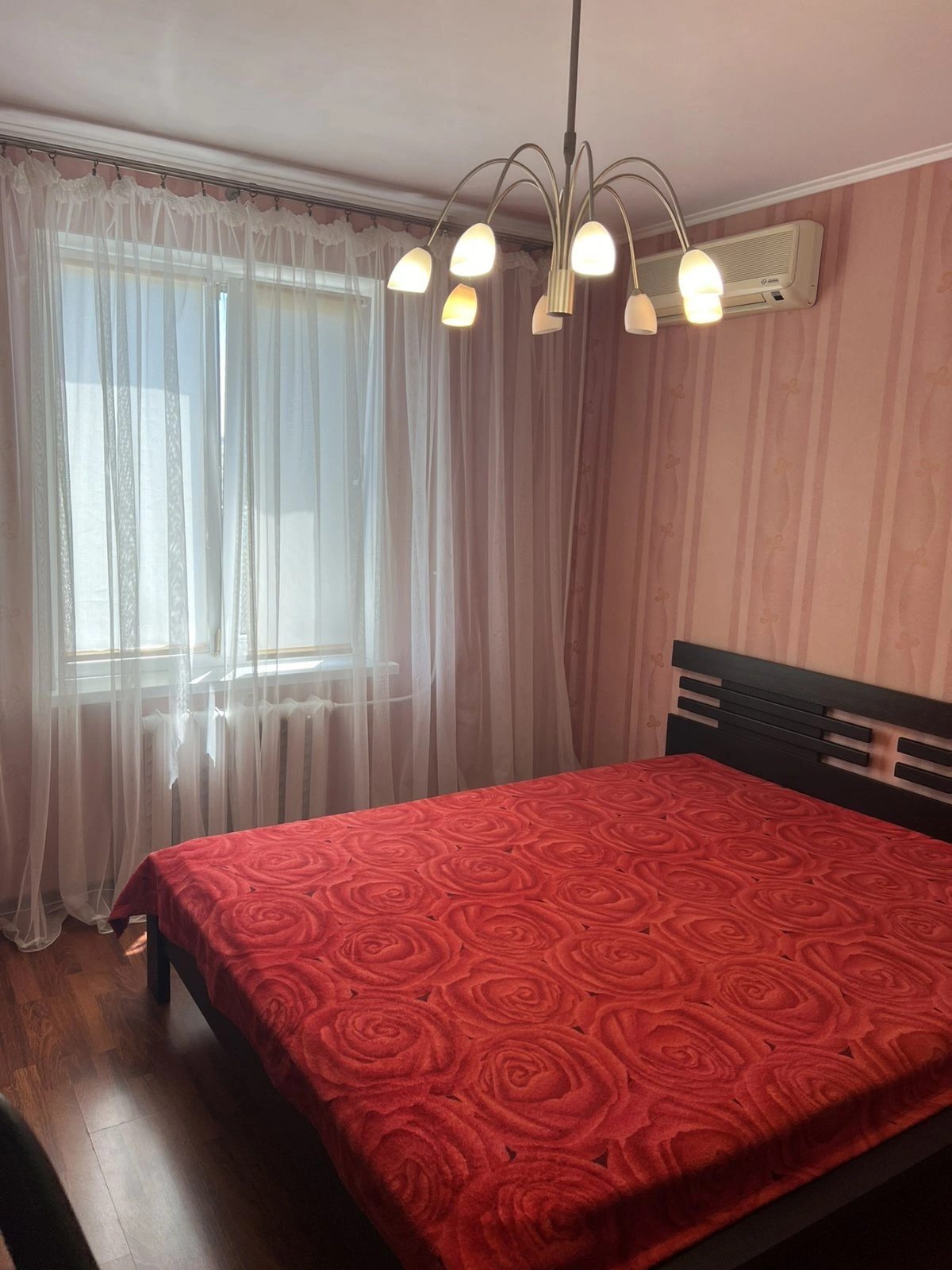 Apartments for sale. 2 rooms, 49 m², 5th floor/9 floors. 81, Vylyamsa Akademyka ul., Odesa. 