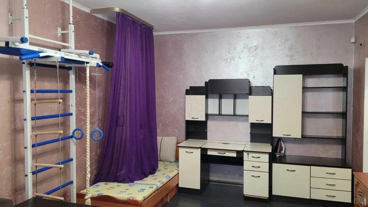 Сдам квартиру. 1 room, 38 m², 1st floor/9 floors. 18, Чернобыльская 18, Киев. 