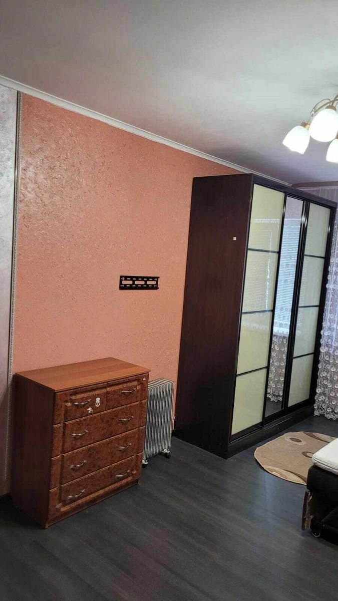 Apartment for rent. 1 room, 38 m², 1st floor/9 floors. 18, Chornobylska 18, Kyiv. 