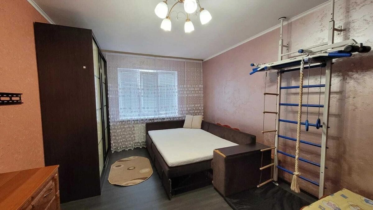 Сдам квартиру. 1 room, 38 m², 1st floor/9 floors. 18, Чернобыльская 18, Киев. 