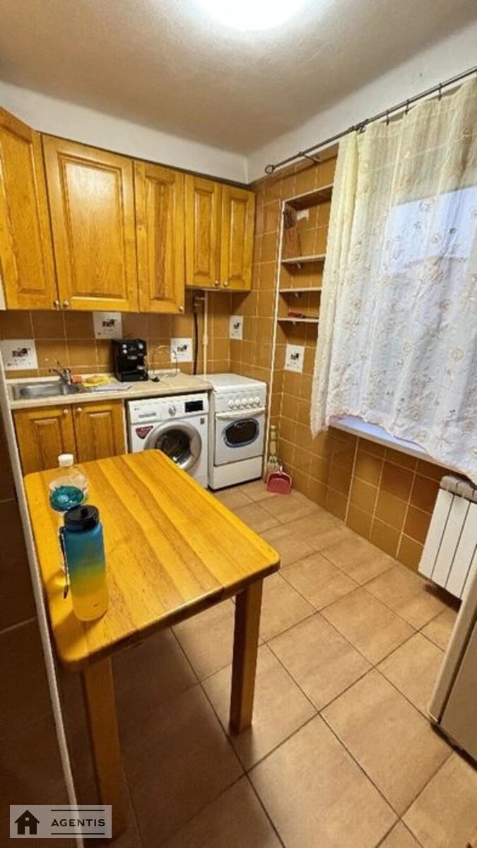 Сдам квартиру. 2 rooms, 50 m², 8th floor/9 floors. 5, Новогоспітальна вул. (Щорса), Киев. 