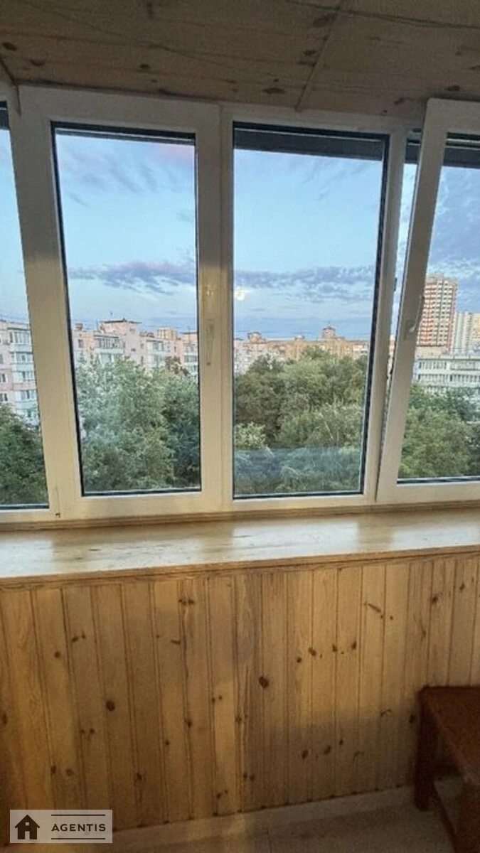 Сдам квартиру. 2 rooms, 50 m², 8th floor/9 floors. 5, Новогоспітальна вул. (Щорса), Киев. 