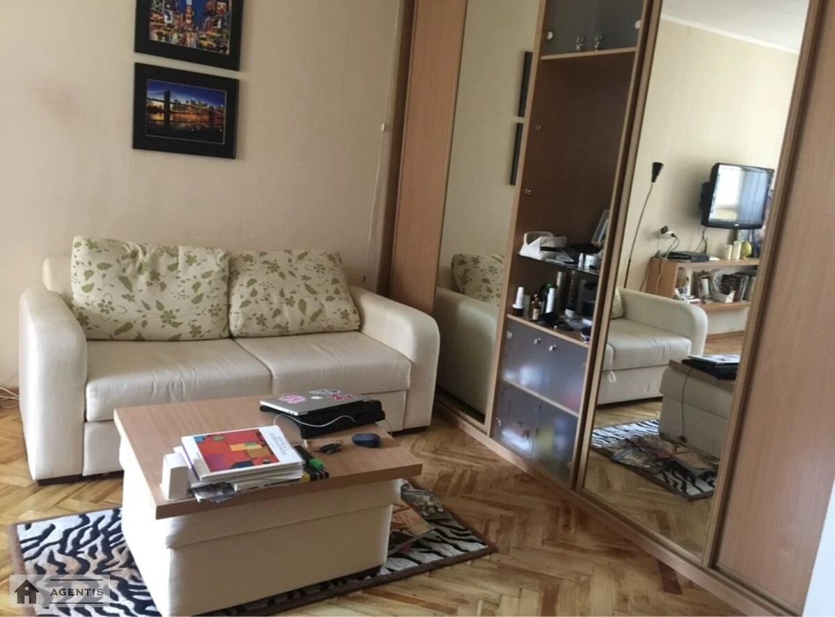 Apartment for rent. 1 room, 33 m², 2nd floor/5 floors. 15, Vatslava Havela bulv. Ivana Lepse, Kyiv. 
