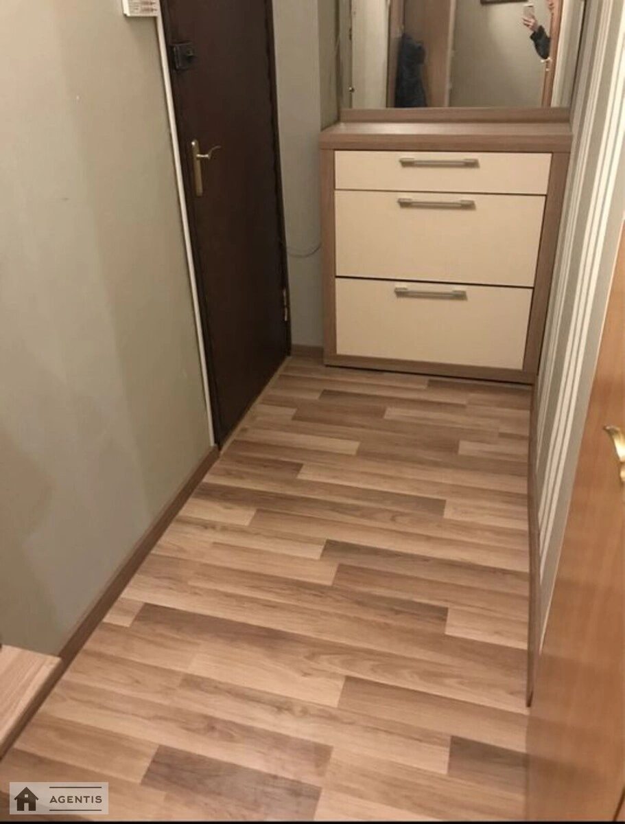 Сдам квартиру. 1 room, 33 m², 2nd floor/5 floors. 15, Вацлава Гавела бульв. (Івана Лепсе), Киев. 