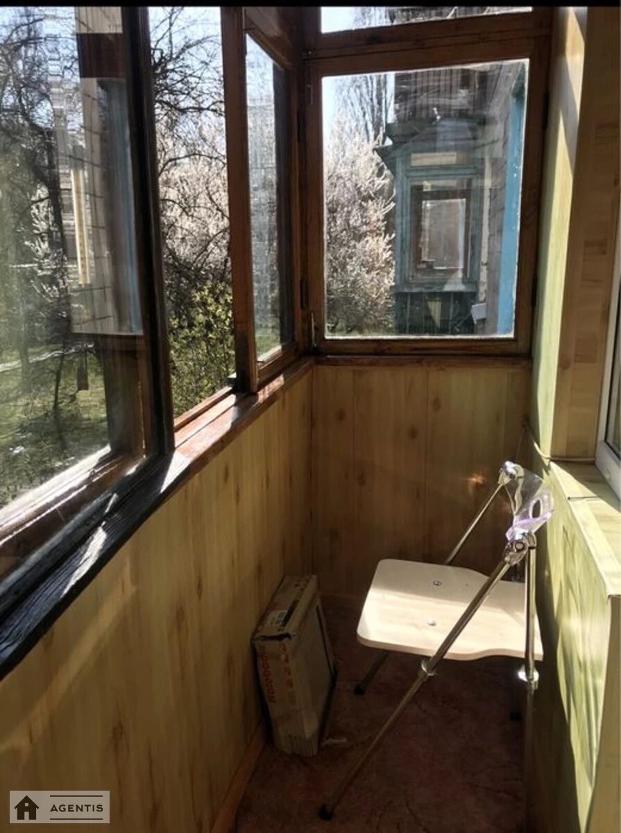 Здам квартиру. 1 room, 33 m², 2nd floor/5 floors. 15, Вацлава Гавела бульв. (Івана Лепсе), Київ. 