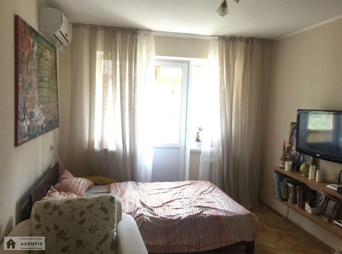 Сдам квартиру. 1 room, 33 m², 2nd floor/5 floors. 15, Вацлава Гавела бульв. (Івана Лепсе), Киев. 