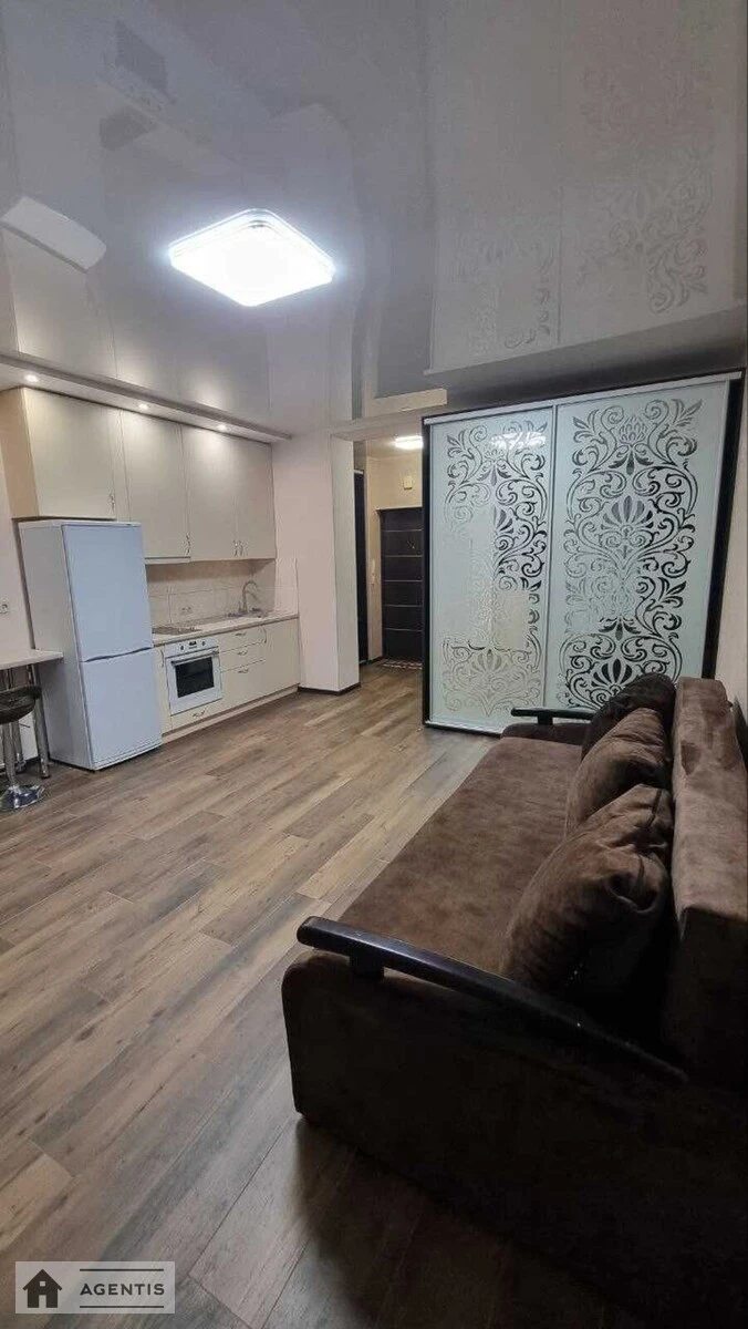 Apartment for rent. 1 room, 32 m², 6th floor/9 floors. Regeneratorna 4, Kyiv. 