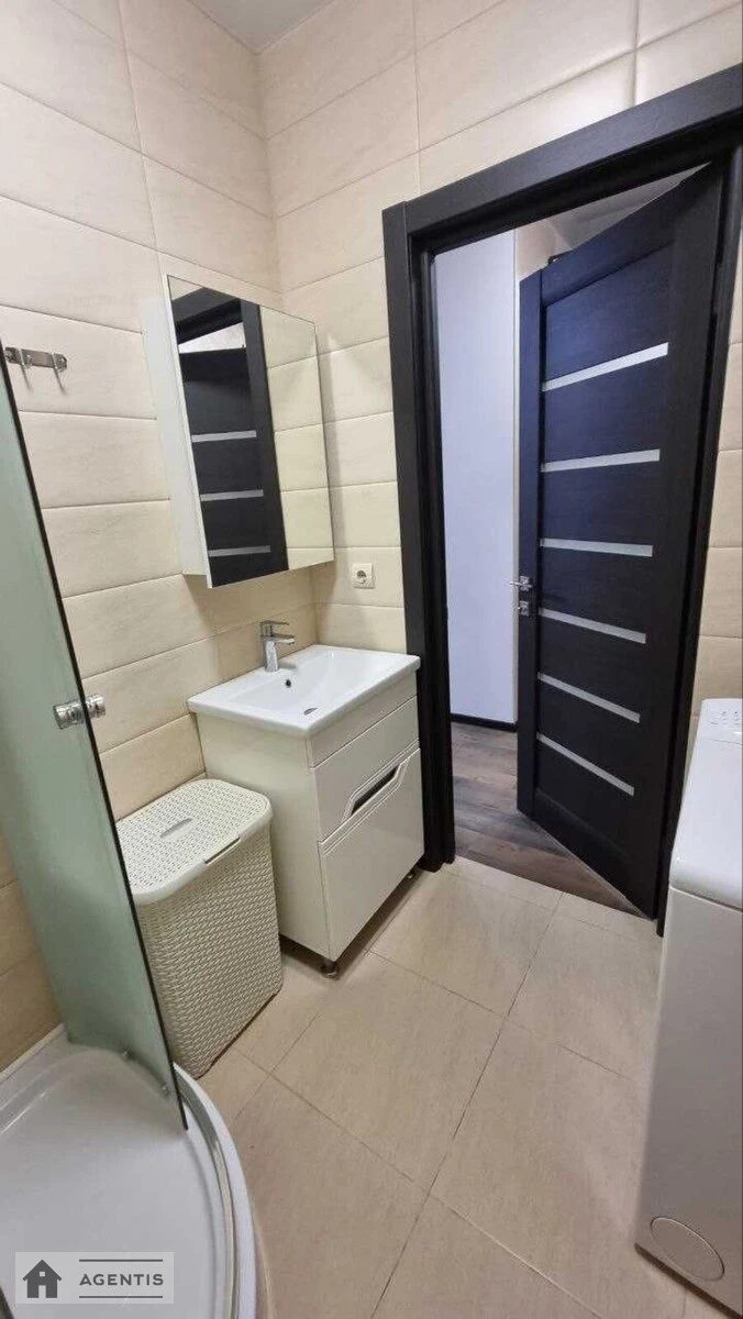 Apartment for rent. 1 room, 32 m², 6th floor/9 floors. Regeneratorna 4, Kyiv. 