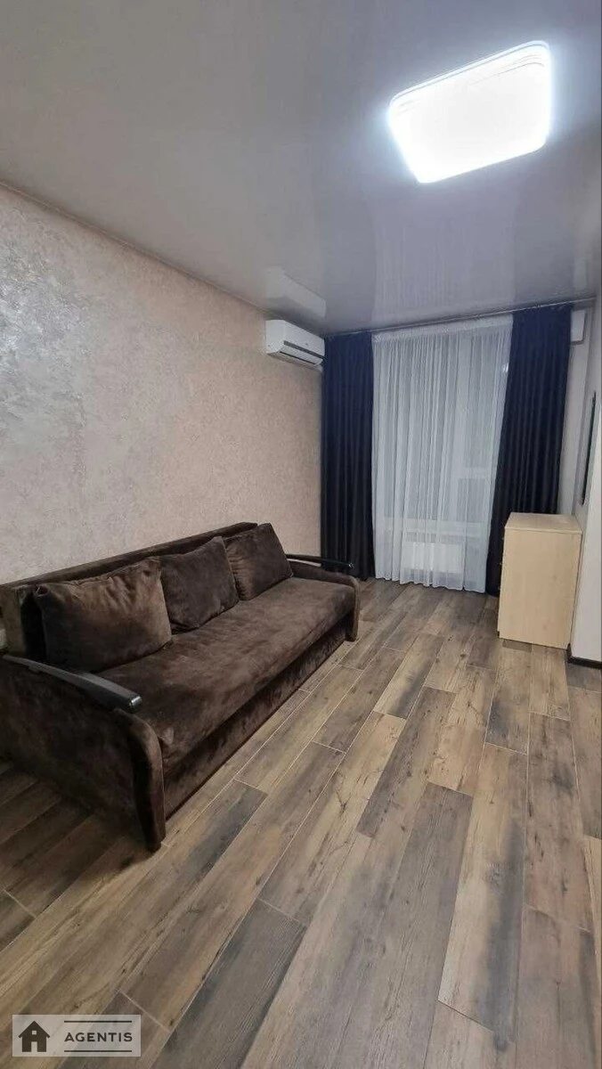 Apartment for rent. 1 room, 32 m², 6th floor/9 floors. Regeneratorna 4, Kyiv. 