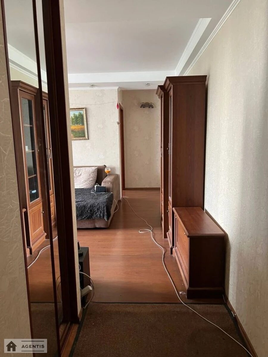 Сдам квартиру. 2 rooms, 63 m², 8th floor/8 floors. 25, Митрополита Василя Липківського вул. (Урицького), Киев. 