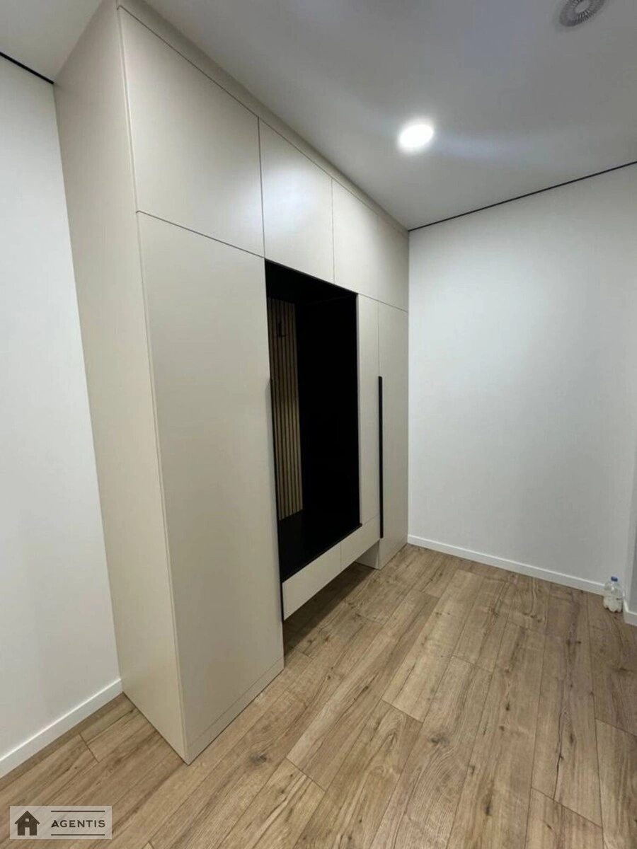 Сдам квартиру 3 комнаты, 72 m², 22 эт./25 этажей. Віктора Некрасова вул. (Північно-Сирецька), Киев. 