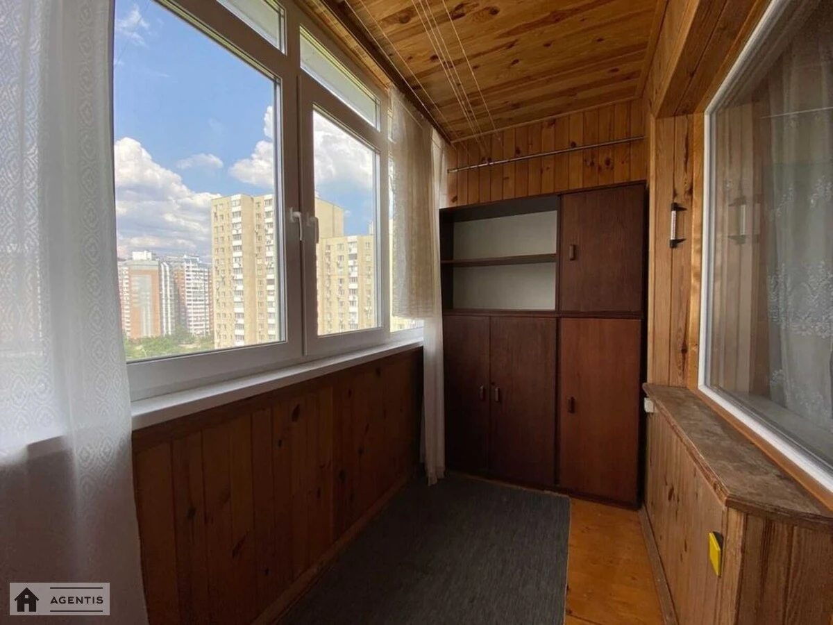 Сдам квартиру. 3 rooms, 72 m², 11 floor/13 floors. 7, Ревуцкого 7, Киев. 