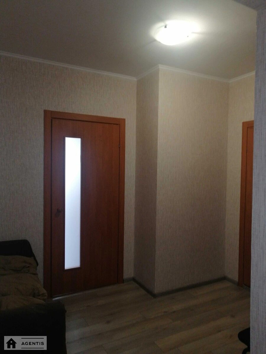 Сдам квартиру 2 комнаты, 73 m², 20 эт./25 этажей. 20, Урловская 20, Киев. 