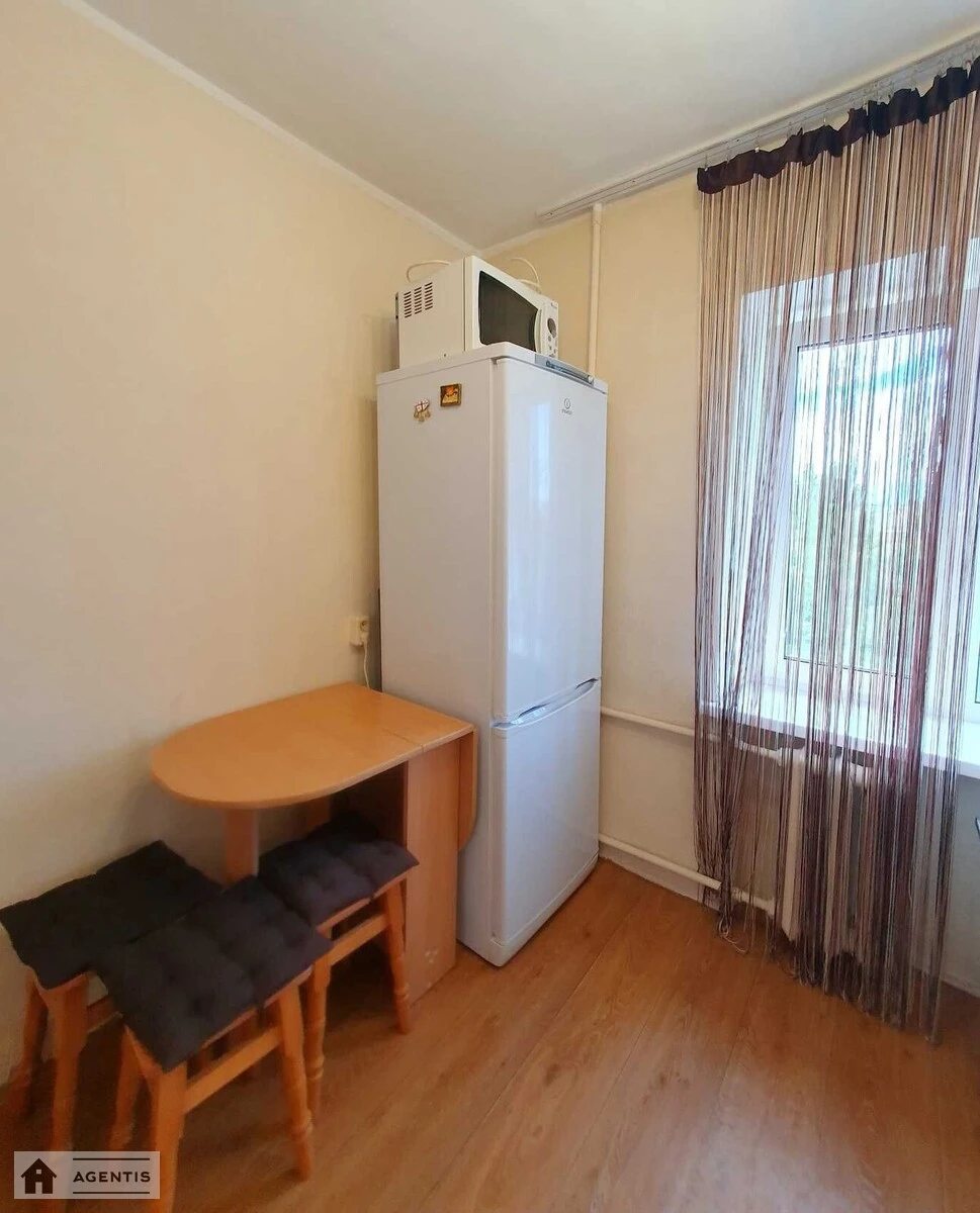 Apartment for rent. 1 room, 33 m², 4th floor/5 floors. 13, Bastionna 13, Kyiv. 