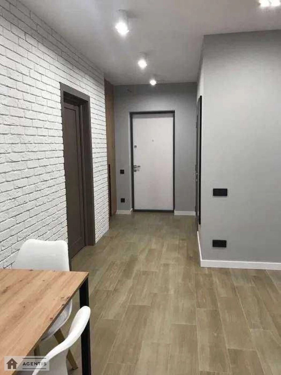 Здам квартиру. 2 rooms, 49 m², 1st floor/10 floors. 8, Юності 8, Київ. 