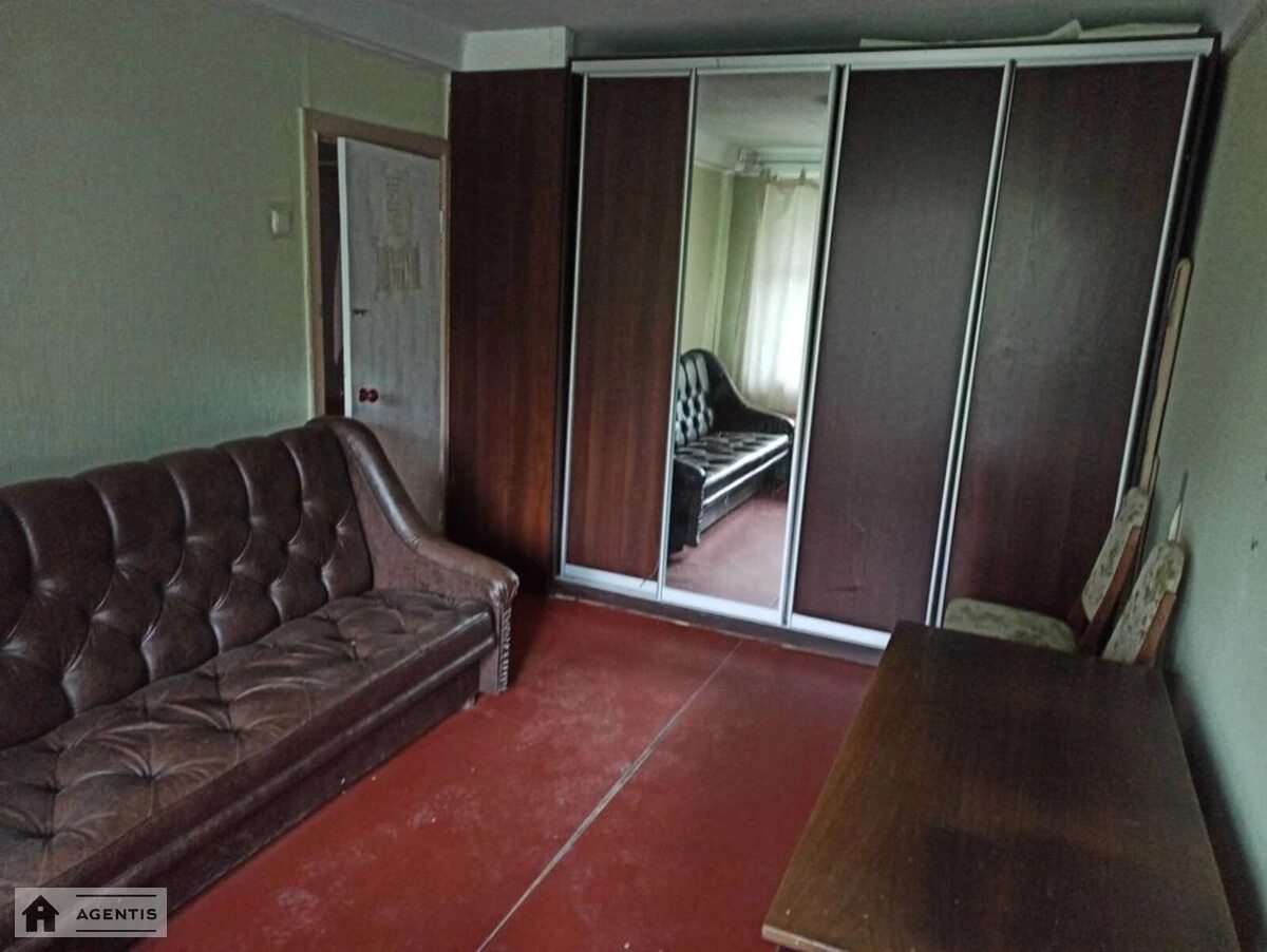 Сдам квартиру. 3 rooms, 61 m², 4th floor/5 floors. 1, Академіка Корольова вул., Киев. 