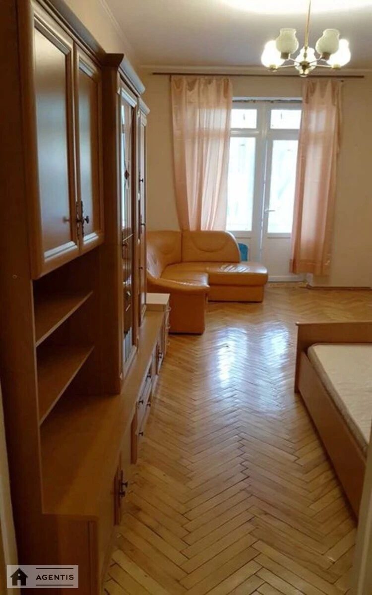 Сдам квартиру. 2 rooms, 50 m², 4th floor/5 floors. Лабораторный, Киев. 