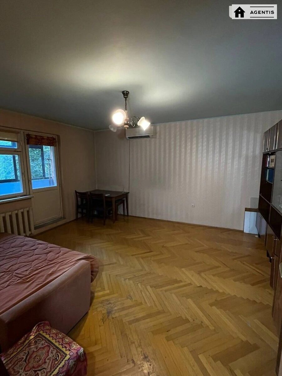 Сдам квартиру. 3 rooms, 78 m², 1st floor/10 floors. 11, Кадетский Гай 11, Киев. 